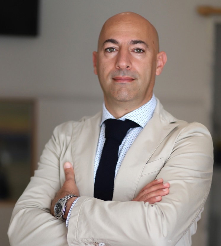 Vito Ditroilo, consulente in materia di Sicurezza e Salute nei Luoghi di Lavoro, con oltre 20 anni di esperienza nel settore e specializzato in ambito agricolo.